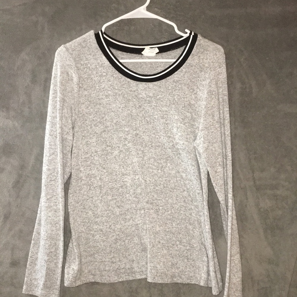 Long sleeve gray sweater